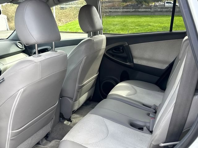 Used 2014 Toyota RAV4 EV FWD image 16