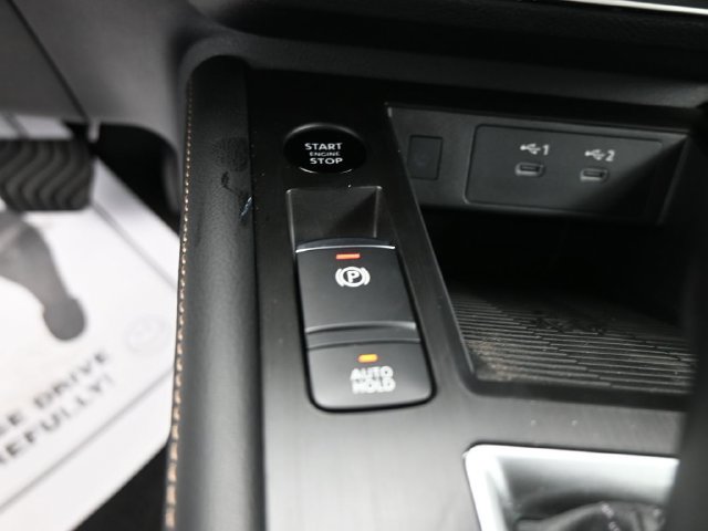 Used 2025 Nissan Kicks SV AWD/4WD image 16