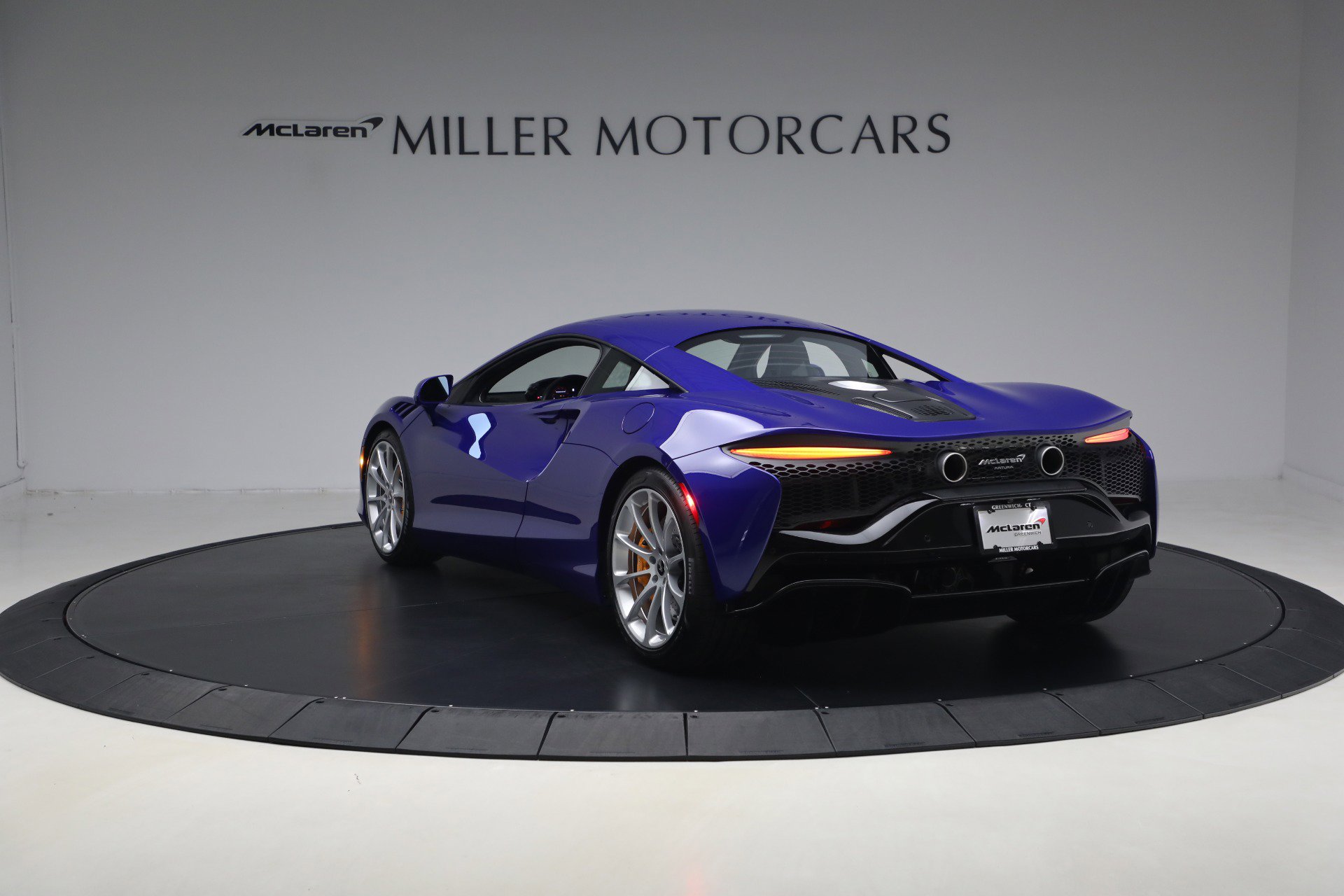 Used 2024 McLaren Artura image 5