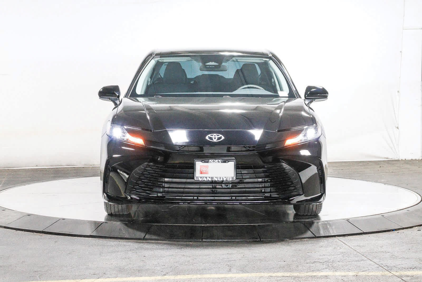 Used 2025 Toyota Camry LE FWD image 2