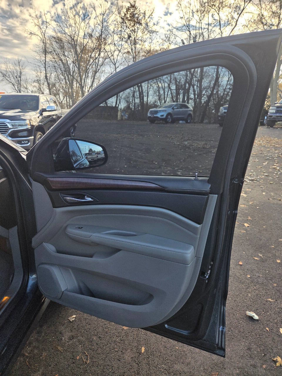 Used 2011 Cadillac SRX Luxury image 11