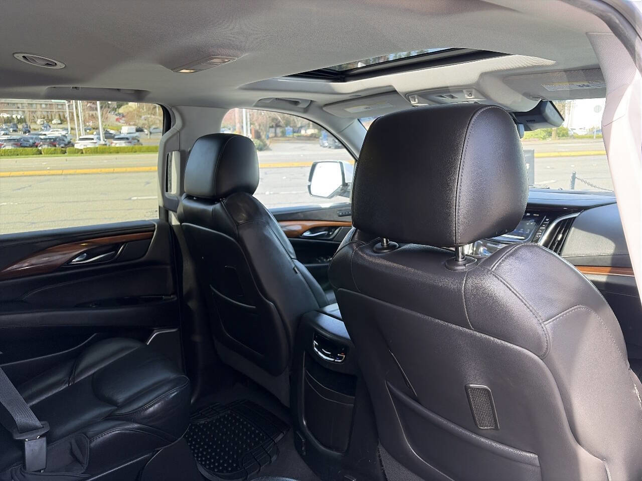 Used 2018 Cadillac Escalade Luxury AWD/4WD image 25