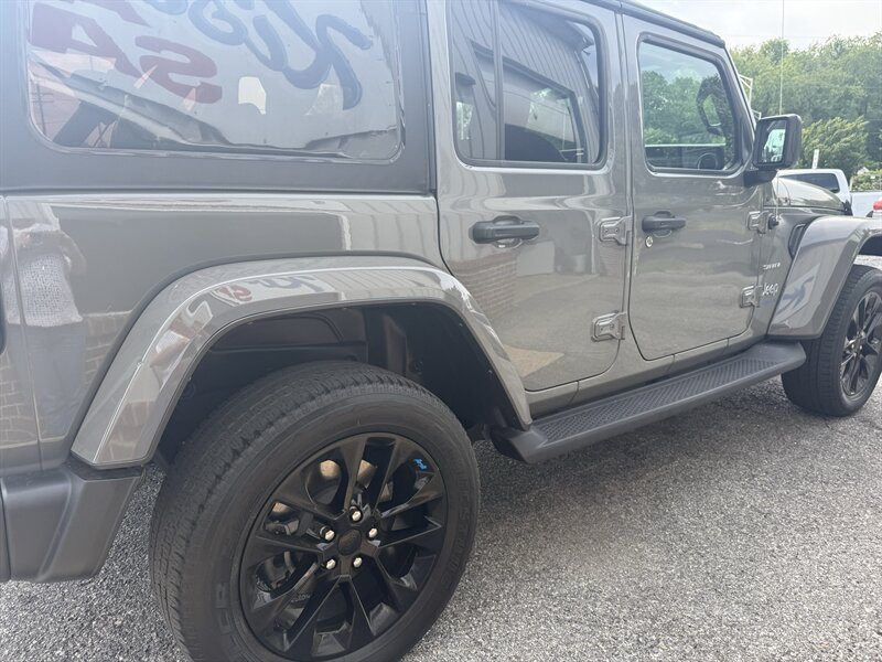 Used 2023 Jeep Wrangler Unlimited Sahara AWD/4WD image 5