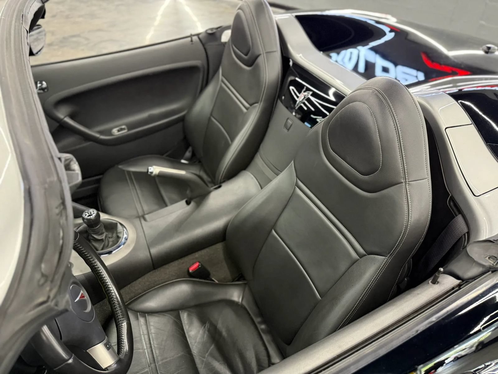 Used 2006 Pontiac Solstice Convertible w/ Premium Package RWD image 6