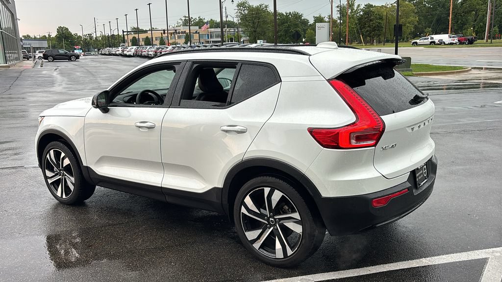 Certified 2024 Volvo XC40 B5 Plus w/ Protection Package Premier AWD/4WD image 4
