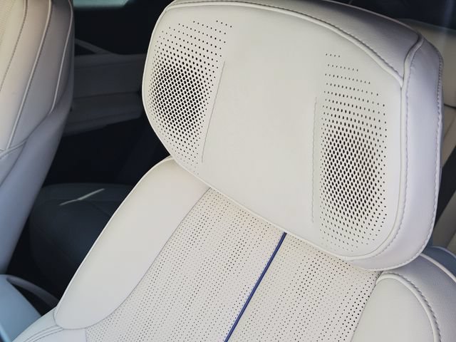 Used 2024 Cadillac Lyriq Luxury w/ LPO, Floor Liner Package AWD/4WD image 17