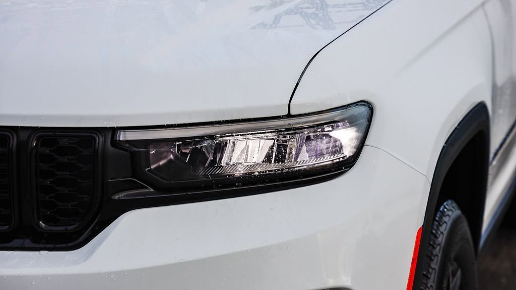 New 2025 Jeep Grand Cherokee Altitude image 5