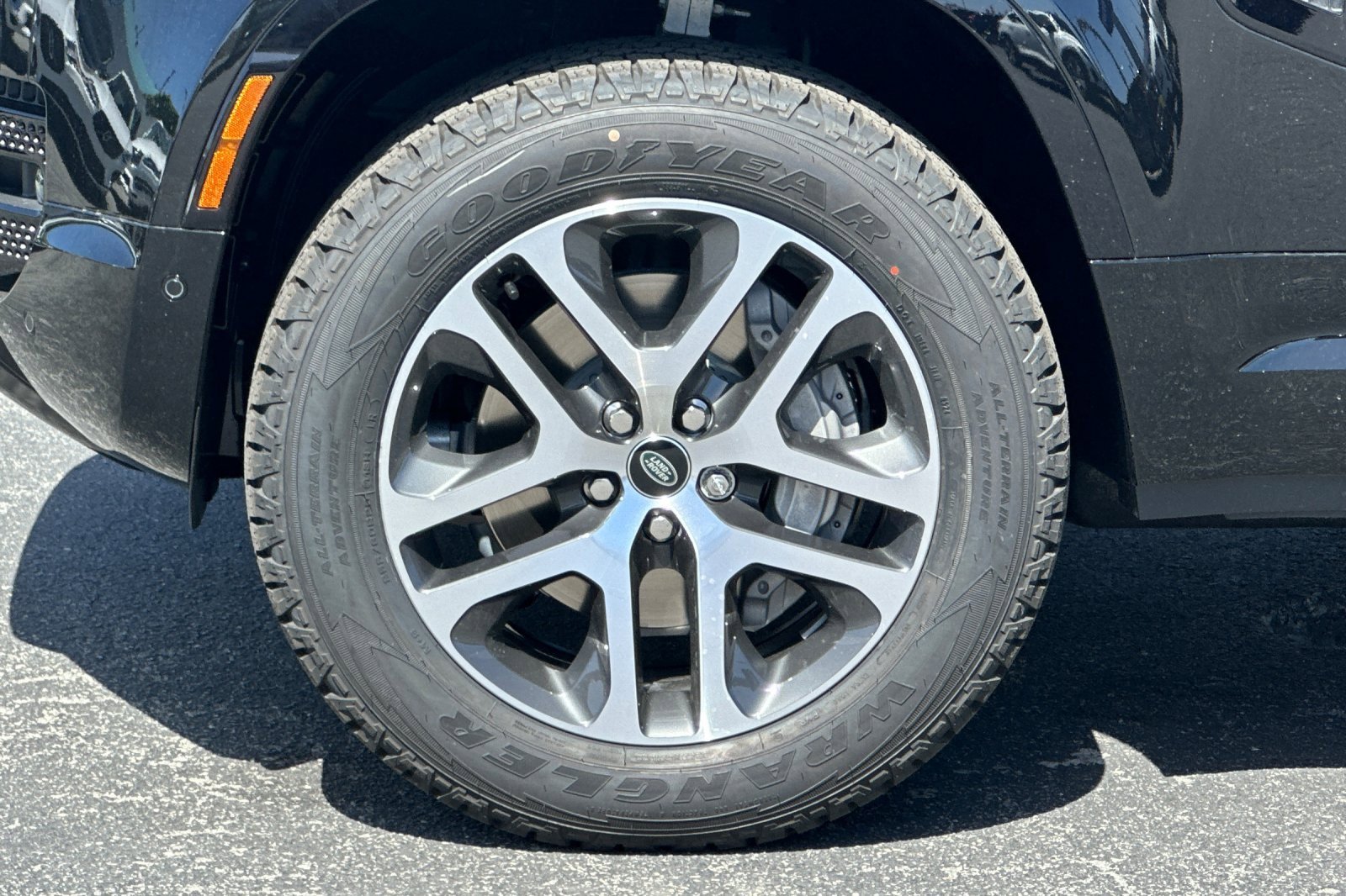 New 2024 Land Rover Defender 130 X-Dynamic SE image 23