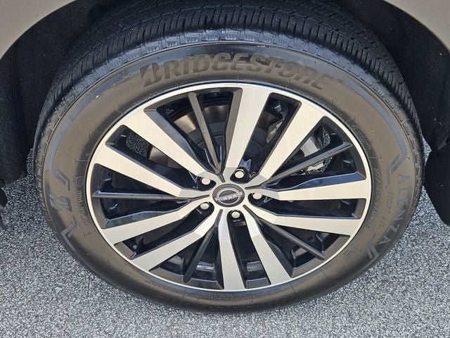 Used 2025 Nissan Pathfinder Platinum w/ Cargo Package FWD image 10