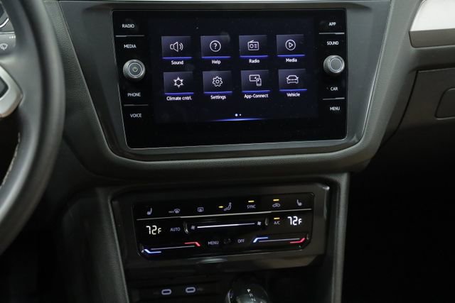 Used 2024 Volkswagen Tiguan SE image 16
