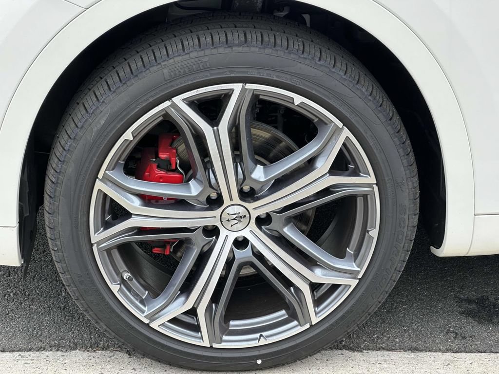 Used 2023 Maserati Levante GT AWD/4WD image 19