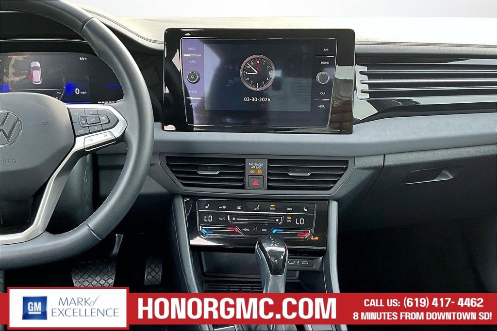 Used 2025 Volkswagen Jetta SE FWD image 9