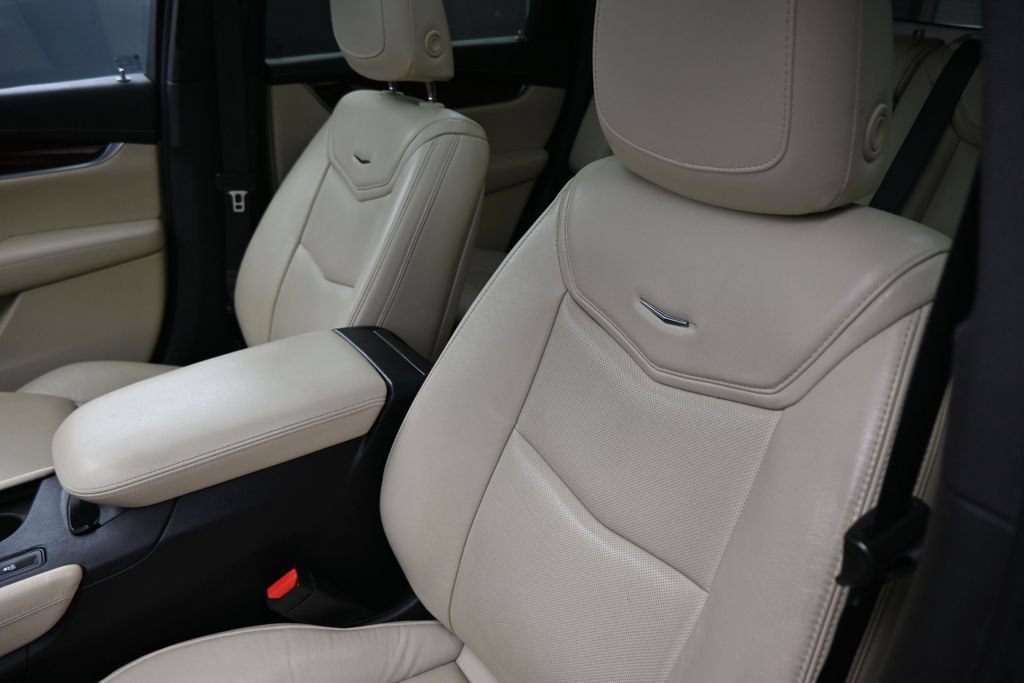 Used 2017 Cadillac XT5 Luxury w/ Driver Awareness Package FWD image 12