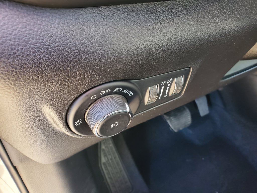 Used 2022 Jeep Compass Latitude w/ Sun and Sound Group AWD/4WD image 19