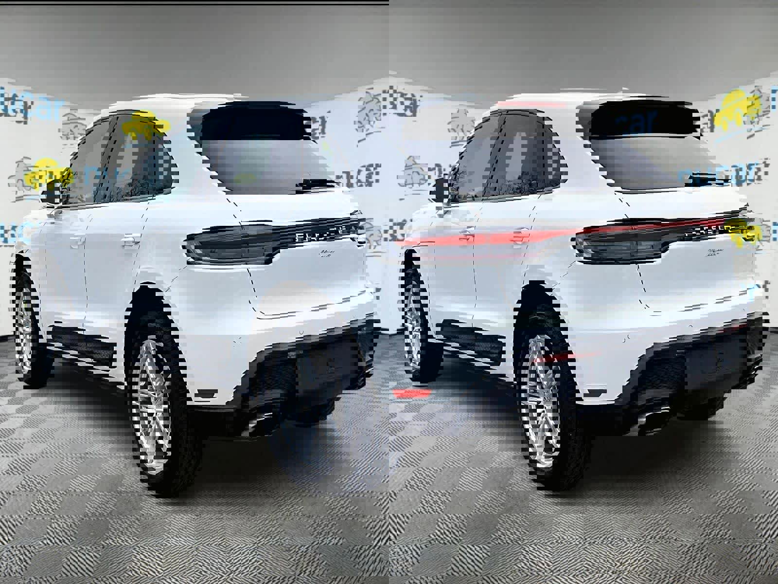 Used 2023 Porsche Macan Turbo image 4