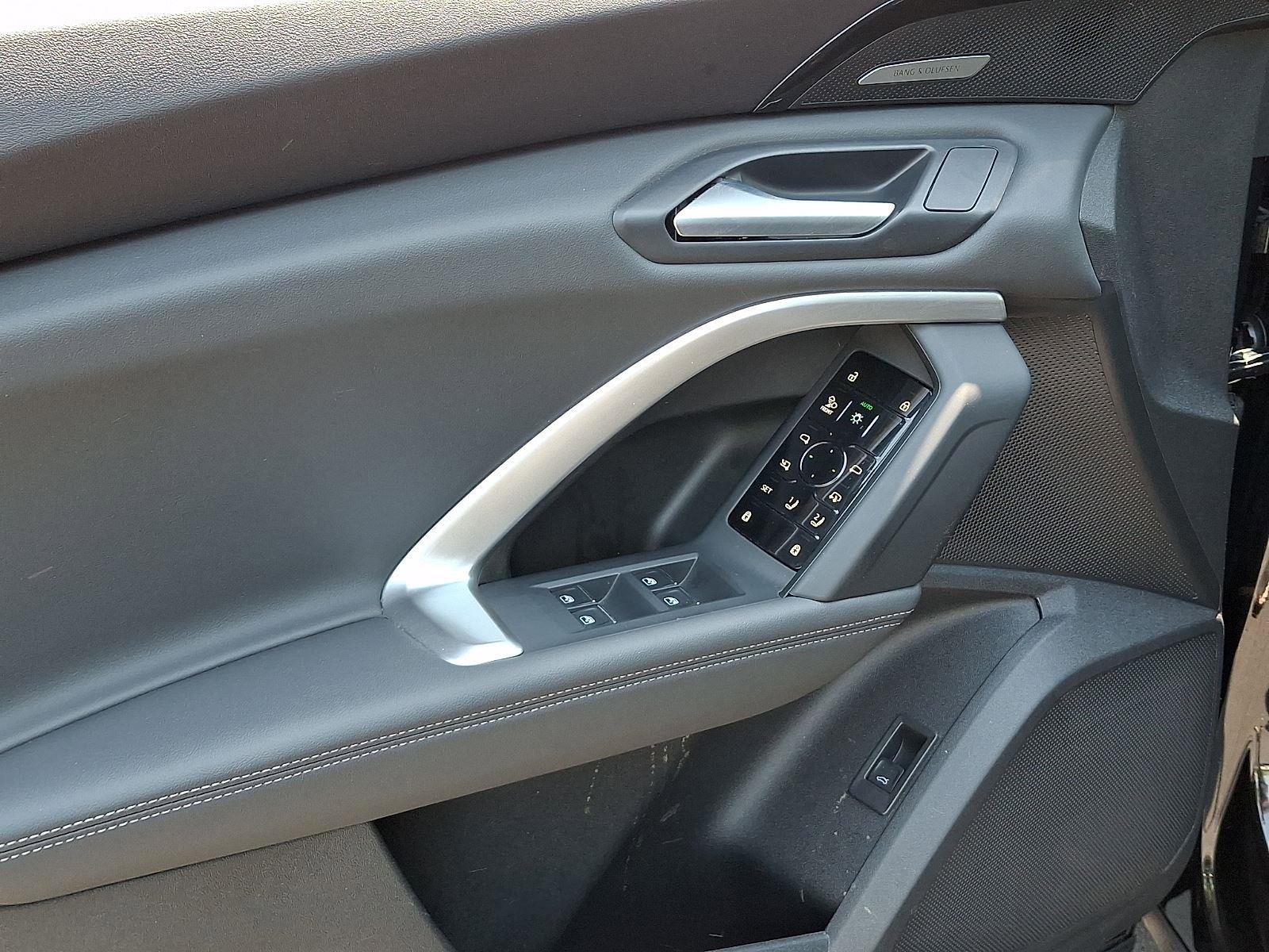 Certified 2025 Audi Q5 Prestige AWD/4WD image 12