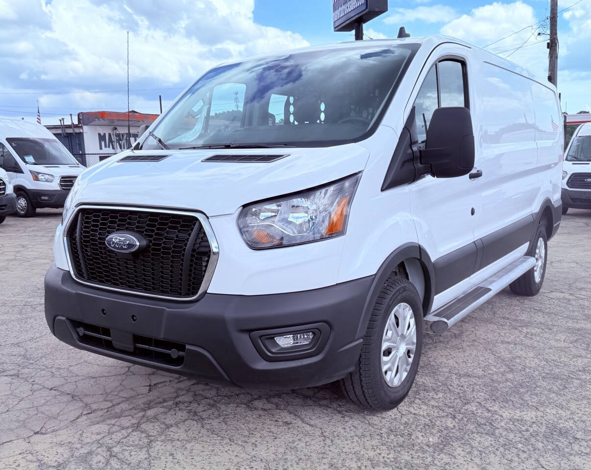 Used 2025 Ford Transit 250 Low Roof w/ Exterior Upgrade Package RWD image 4