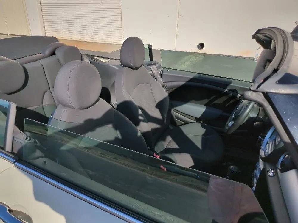 Used 2010 MINI Cooper Convertible image 27