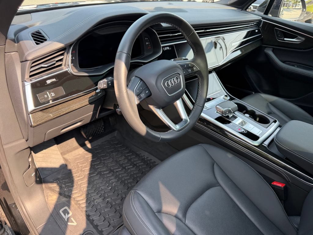 Used 2025 Audi Q7 3.0T Premium Plus w/ Premium Plus Package AWD/4WD image 16