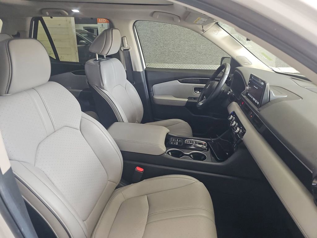 Used 2024 Honda Pilot Elite image 9