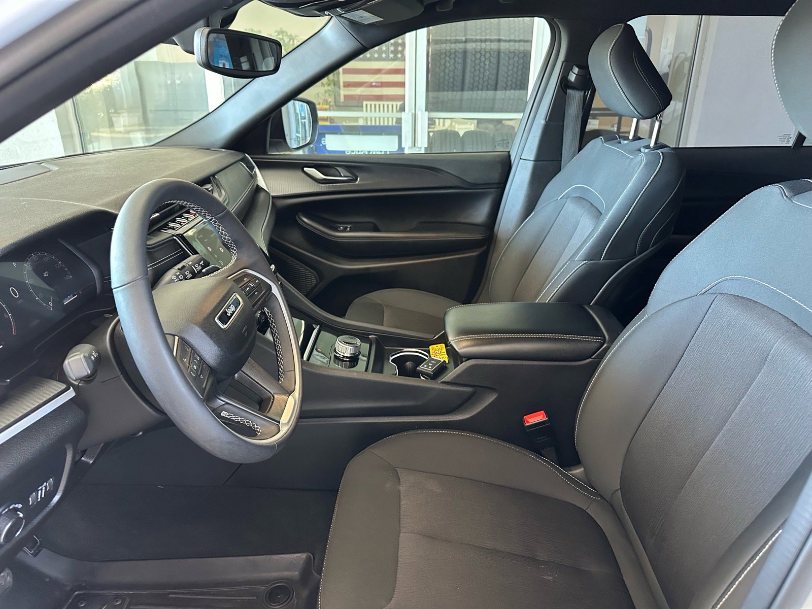 Used 2024 Jeep Grand Cherokee L Laredo w/ Luxury Tech Group I image 18