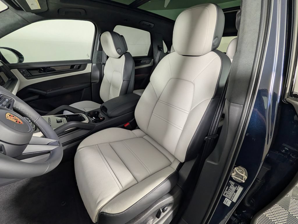 New 2026 Porsche Cayenne GTS AWD/4WD image 5