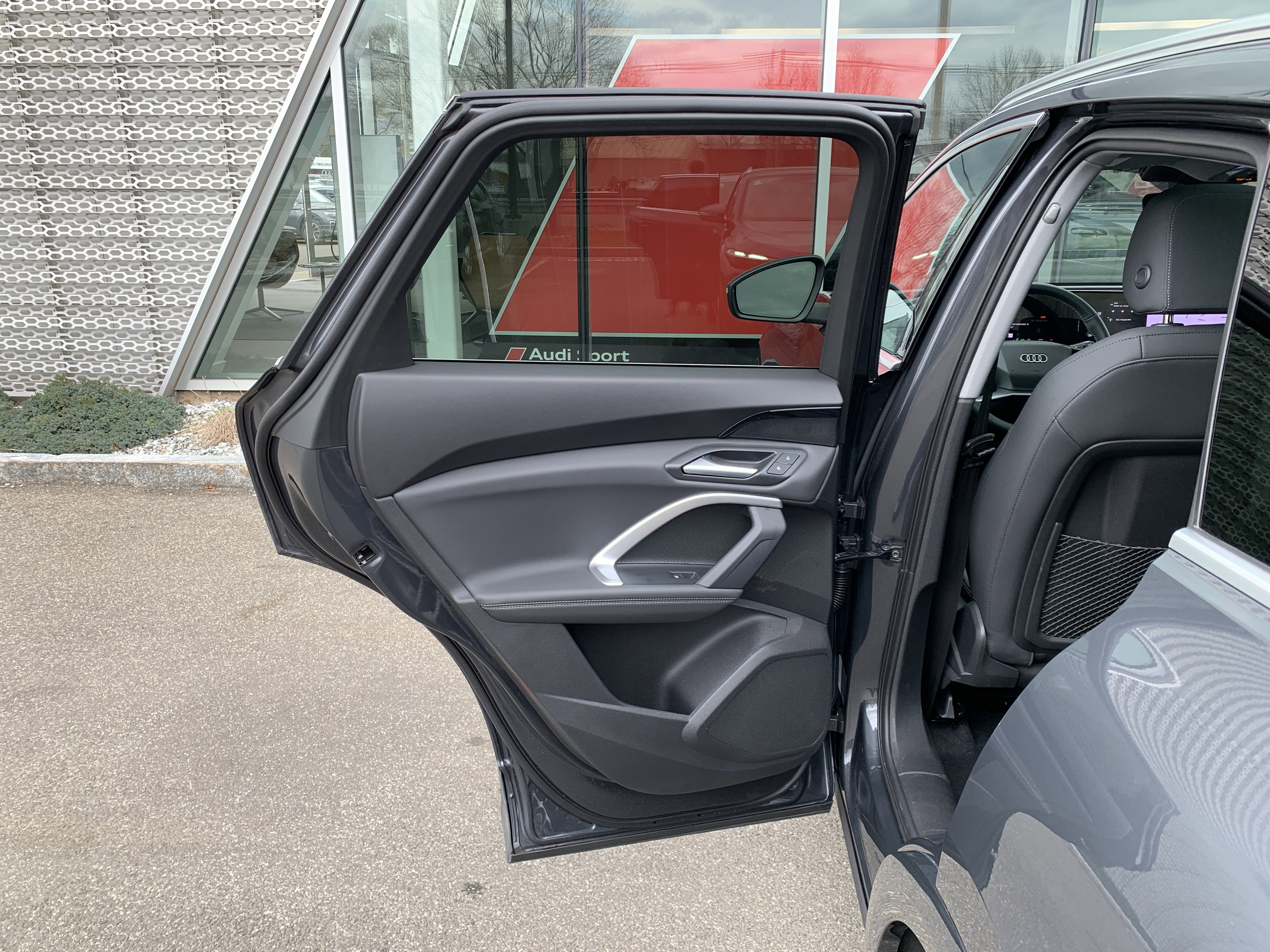 Used 2025 Audi Q5 Premium w/ Convenience Package image 14