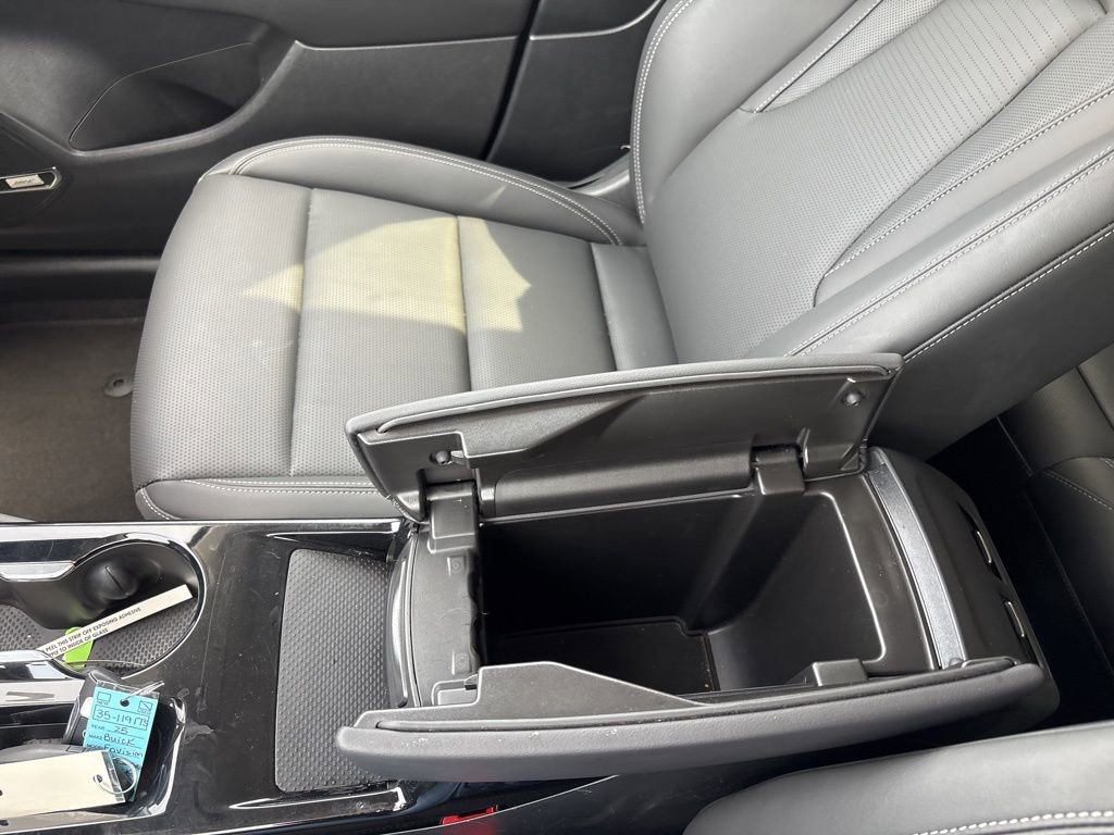 Used 2025 Buick Envision Preferred AWD/4WD image 39