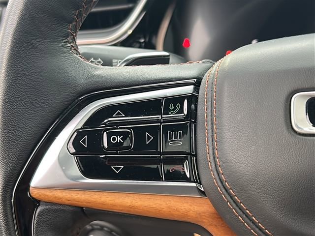Used 2023 Jeep Grand Cherokee Summit AWD/4WD image 27