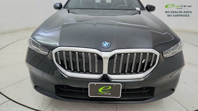 Used 2024 BMW i5 eDrive40i w/ Convenience Package RWD image 9