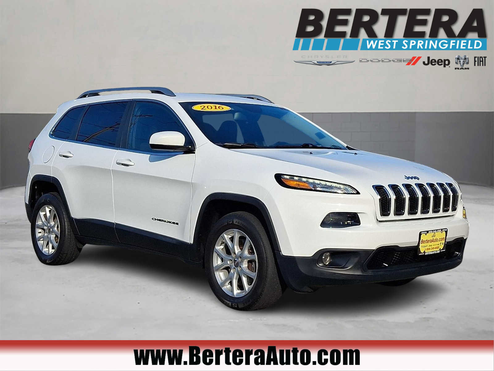 Used 2016 Jeep Cherokee Latitude AWD/4WD image 1