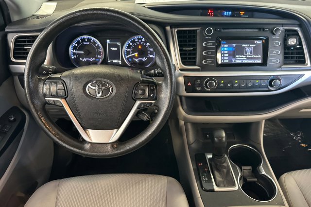 Certified 2019 Toyota Highlander LE FWD image 18