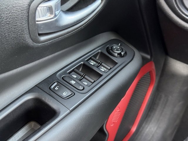 Used 2020 Jeep Renegade Trailhawk w/ Cold Weather Group image 31