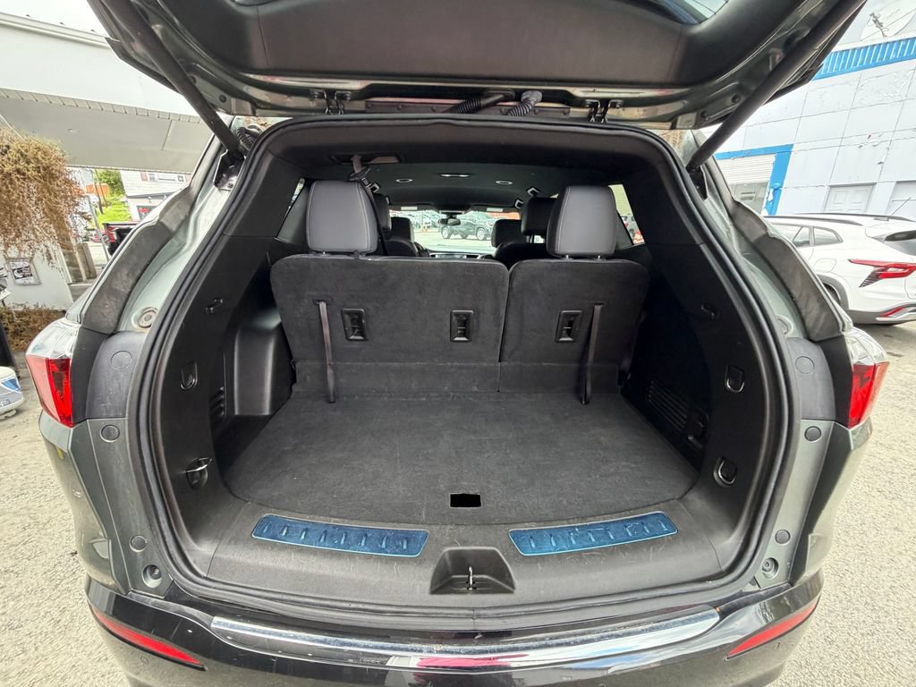 Used 2023 Buick Enclave Essence AWD/4WD image 12