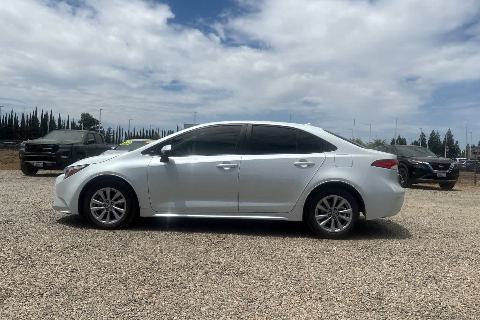 Used 2023 Toyota Corolla LE w/ LE Convenience Package FWD image 6