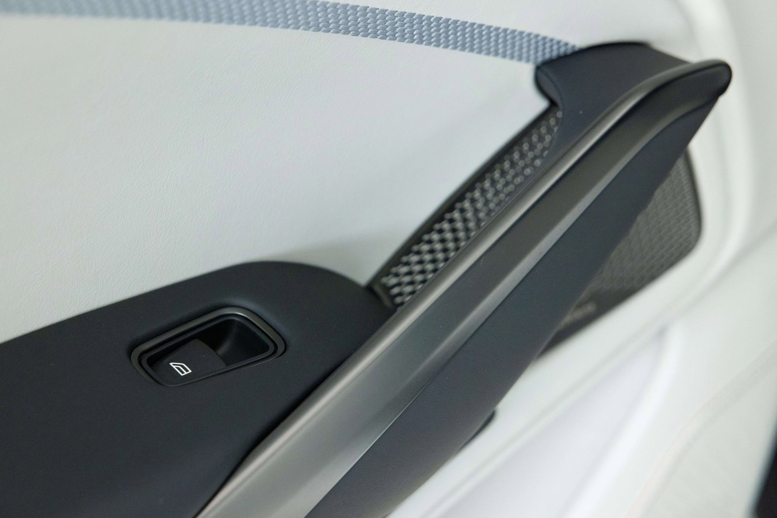 Used 2025 Aston Martin DBX 707 image 38