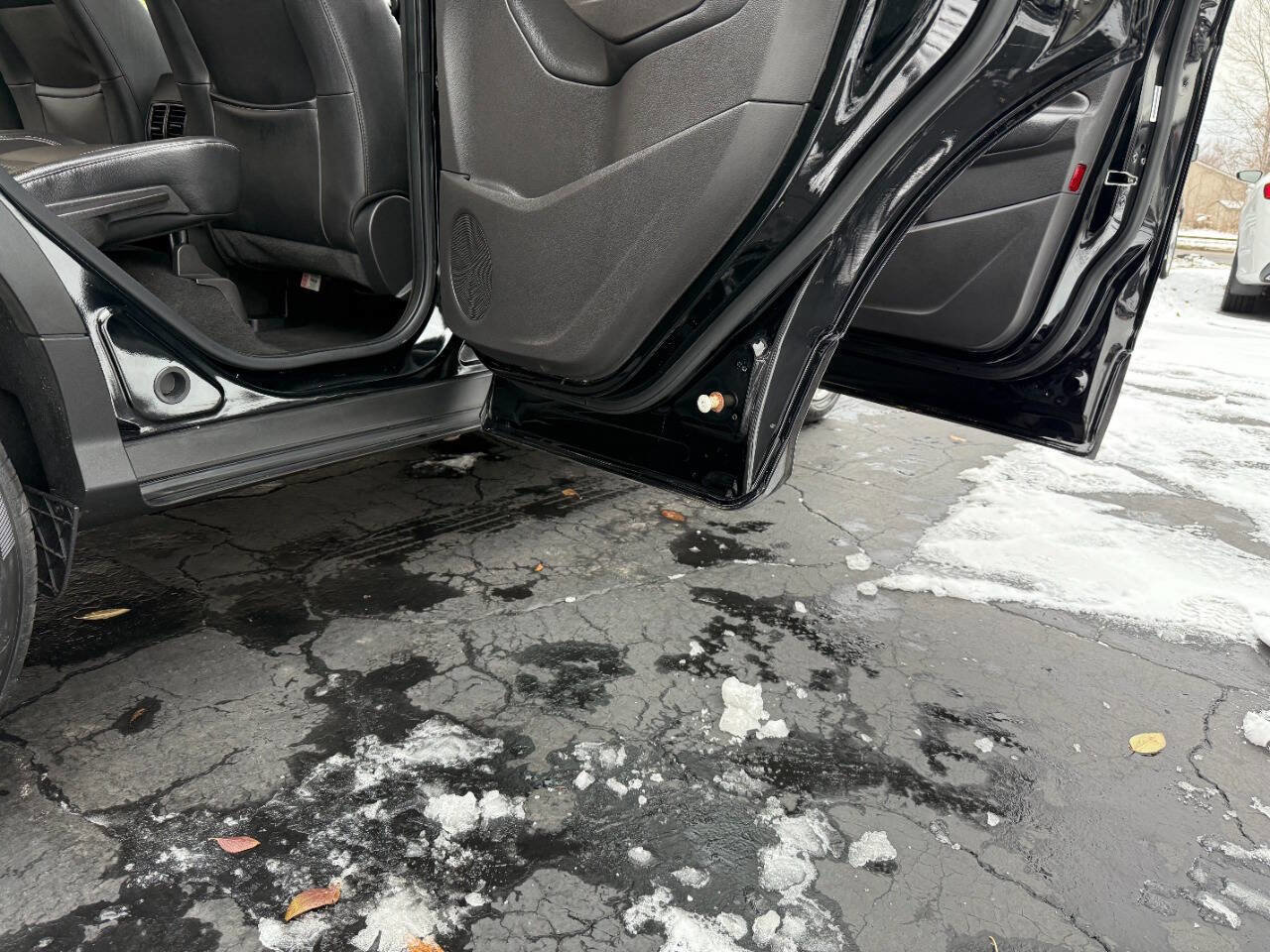 Used 2018 Ford Escape Titanium w/ Ford Safe & Smart Package image 9