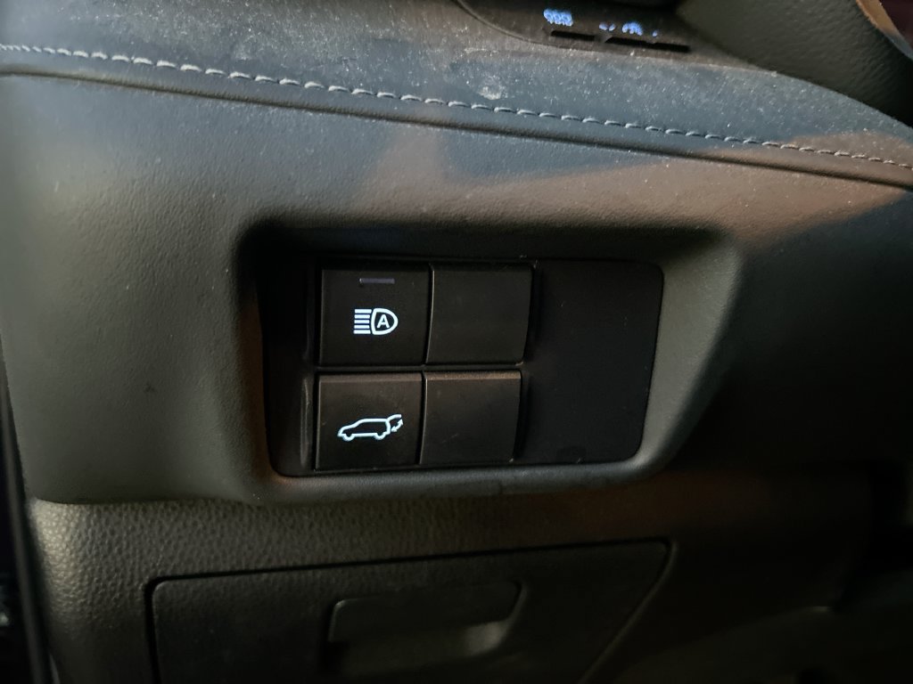 Used 2021 Toyota Highlander XLE FWD image 14