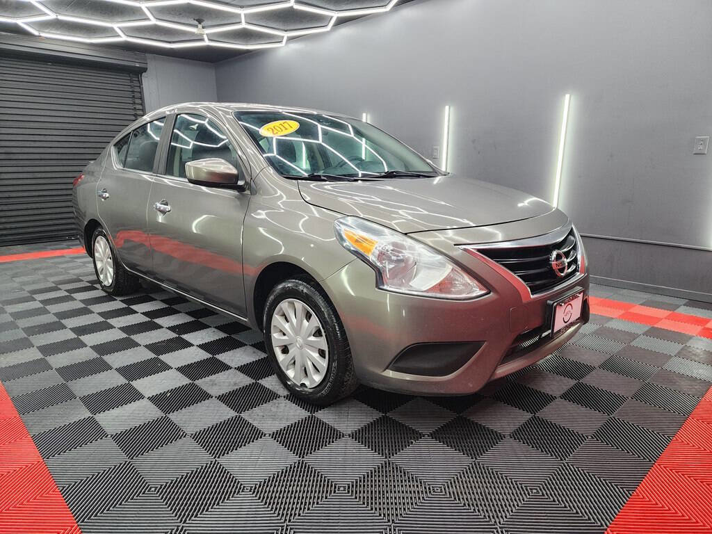Used 2017 Nissan Versa SV FWD image 3