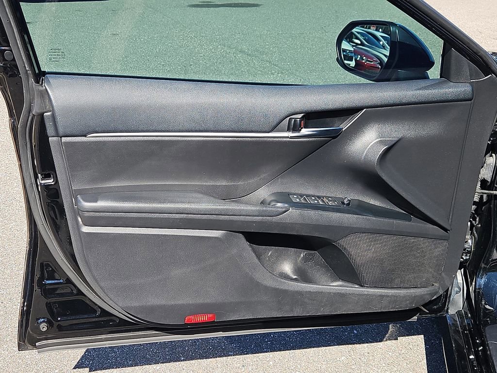 Used 2020 Toyota Camry LE image 17