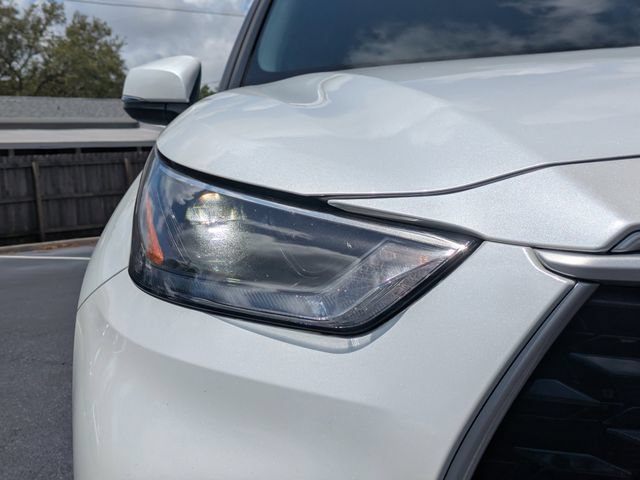 Used 2023 Toyota Highlander XLE AWD/4WD image 10