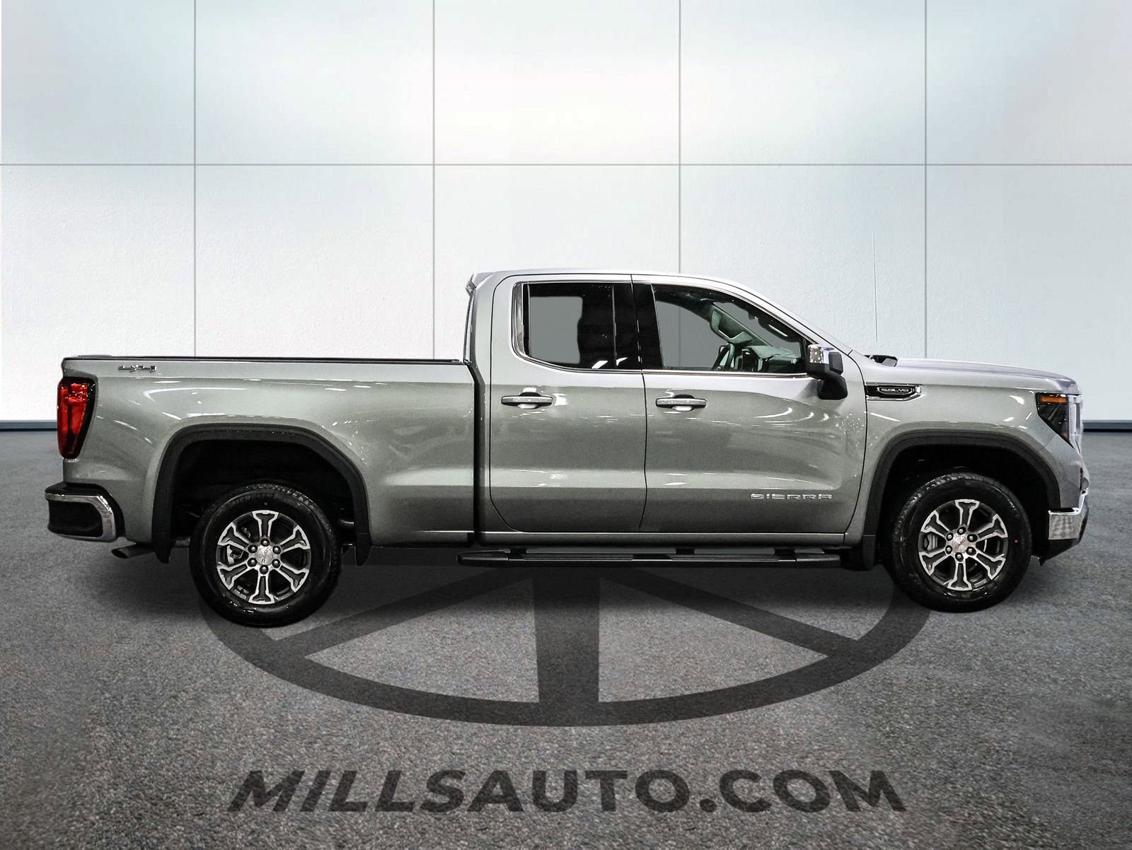 New 2026 GMC Sierra 1500 SLE w/ Preferred Package AWD/4WD image 9