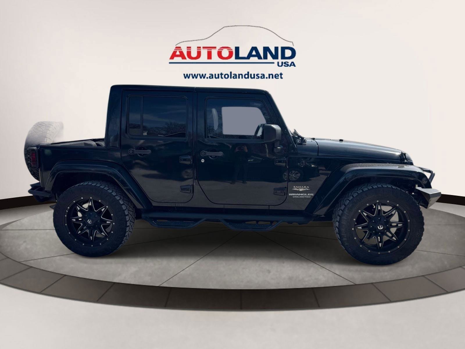 Used 2015 Jeep Wrangler Unlimited Sahara AWD/4WD image 3