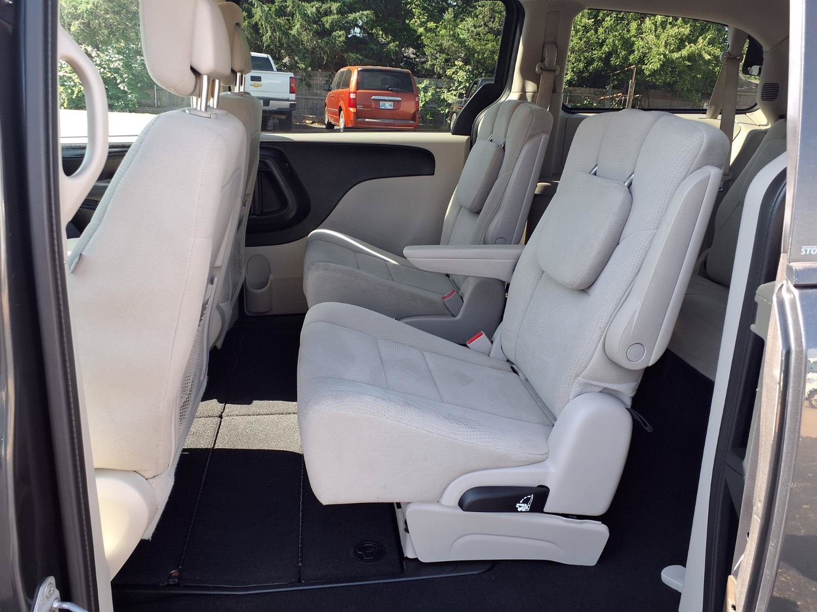 Used 2012 Dodge Grand Caravan SXT FWD image 7