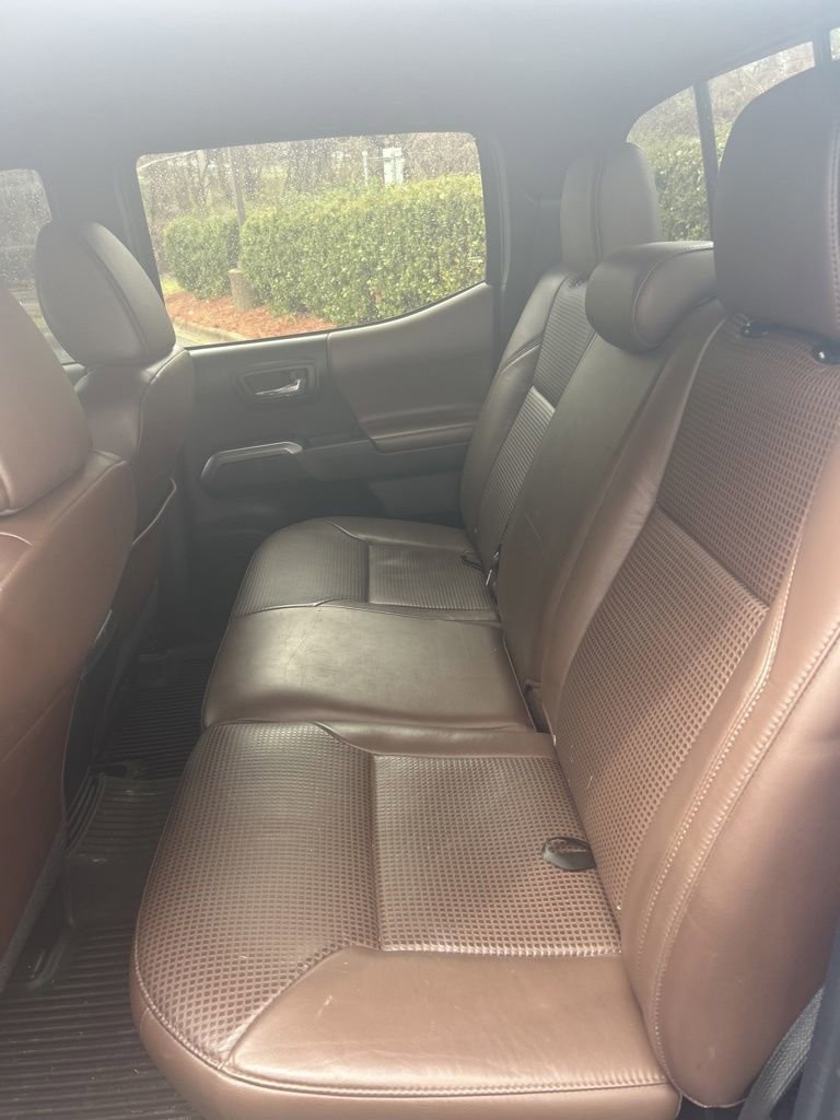 Used 2019 Toyota Tacoma Limited image 25