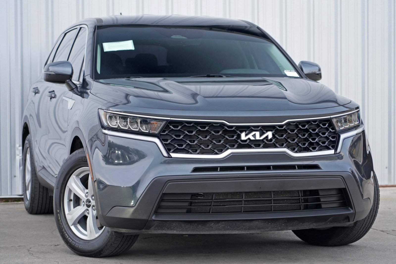 Used 2022 Kia Sorento LX FWD image 2