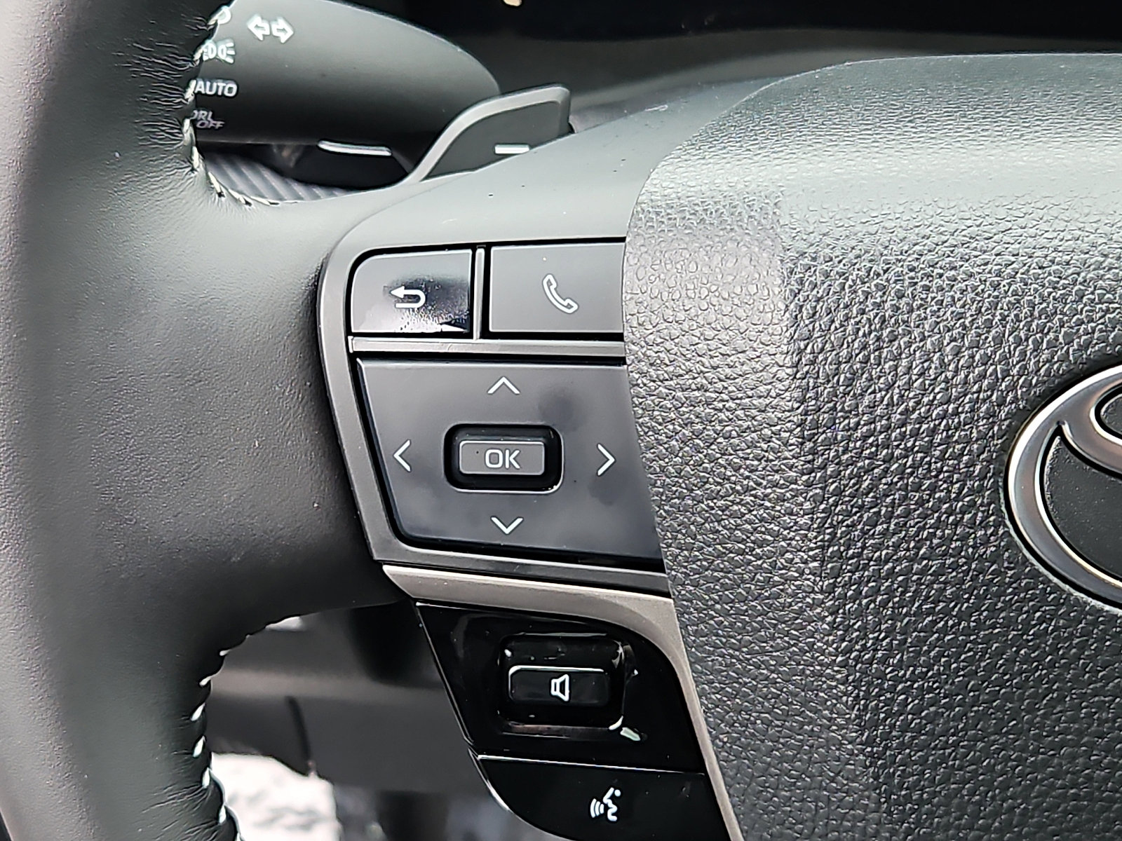 Used 2025 Toyota Camry SE image 23