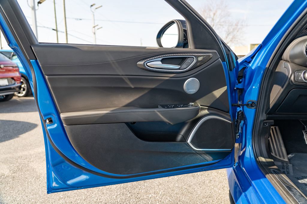 Used 2023 Alfa Romeo Giulia Quadrifoglio image 13