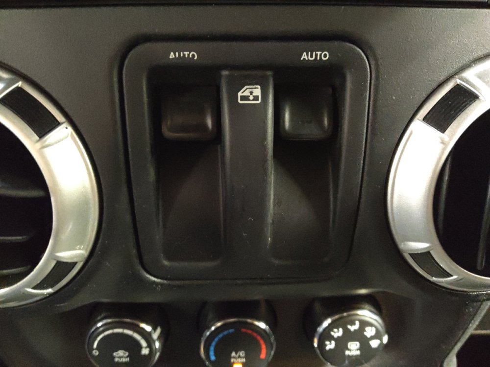 Used 2015 Jeep Wrangler Sport AWD/4WD image 27