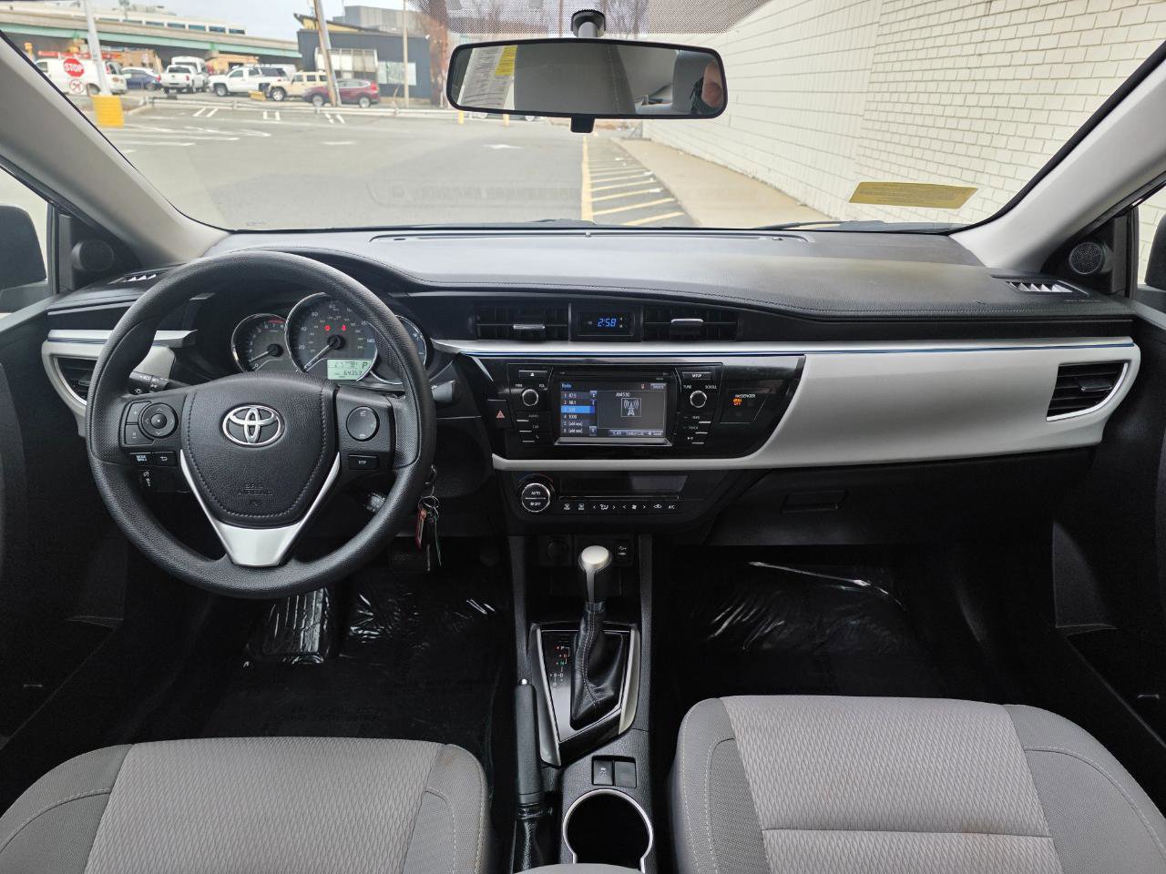 Used 2015 Toyota Corolla LE FWD image 13